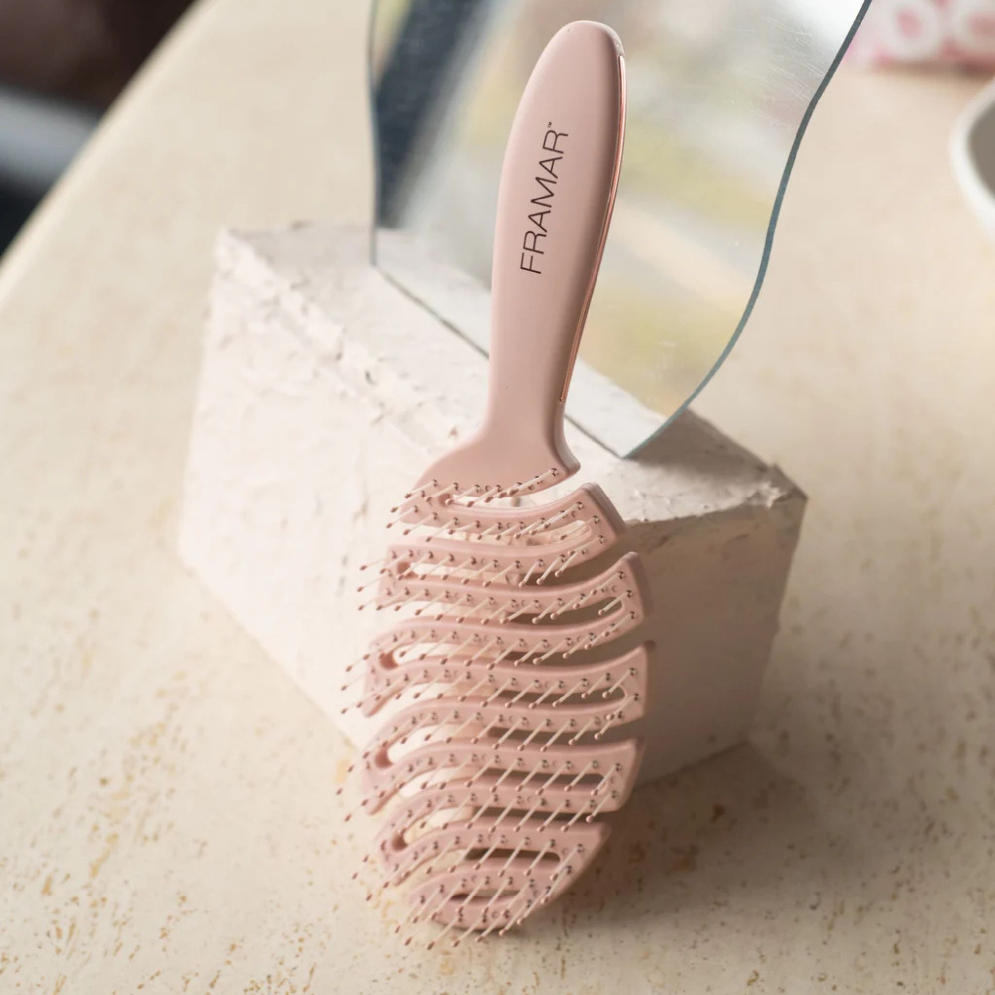 Framar Flex Brush Champagne flexibilní kartáč na vlasy