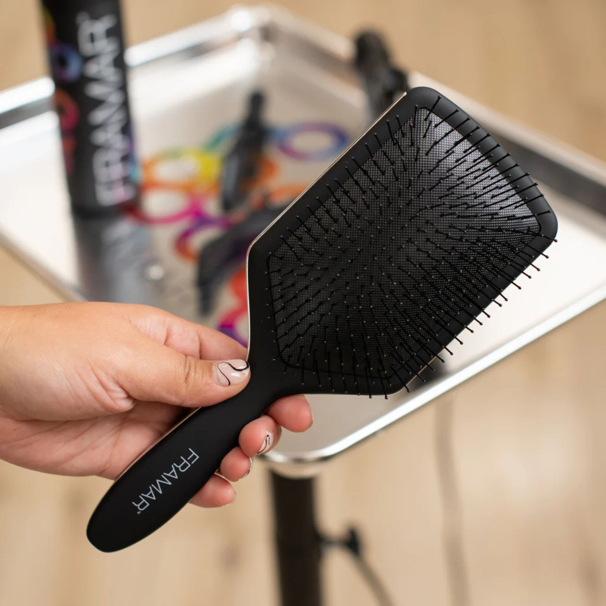 Framar Black To The Future plochý kartáč na vlasy