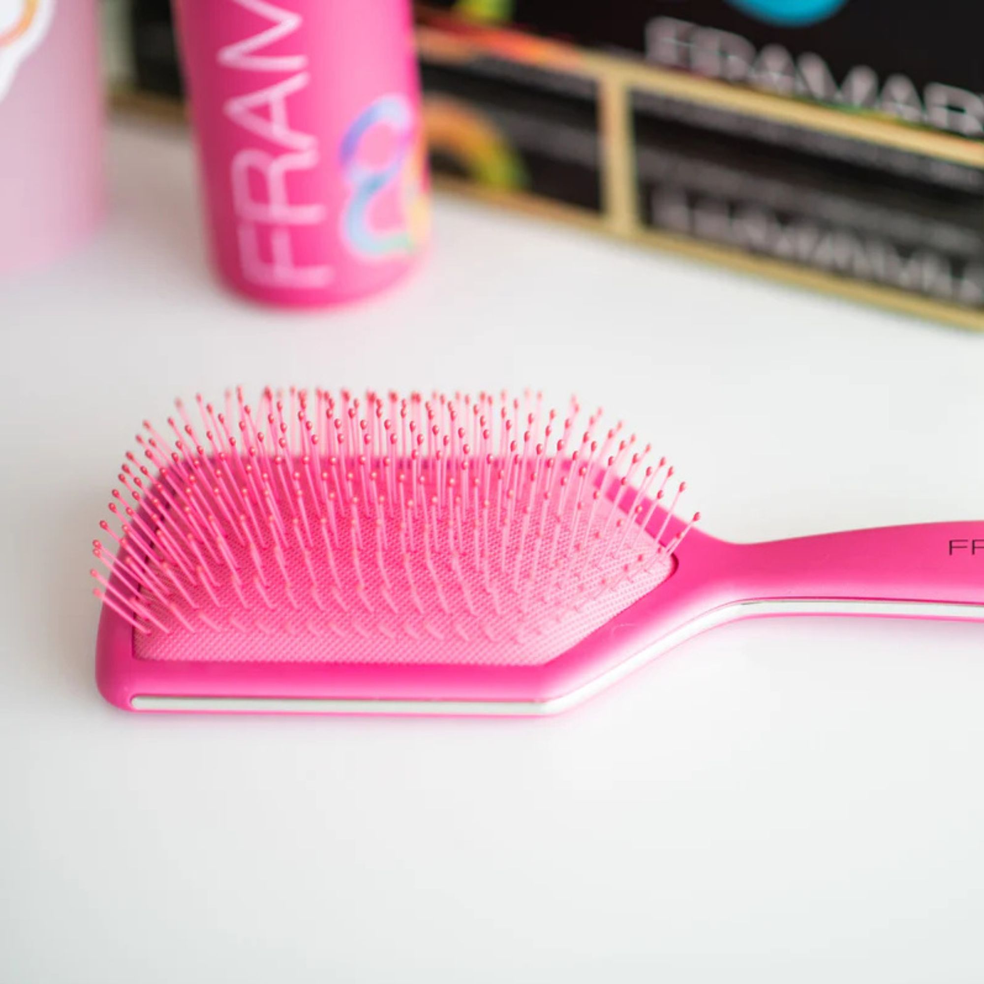 Framar Pinky Swear plochý kartáč na vlasy