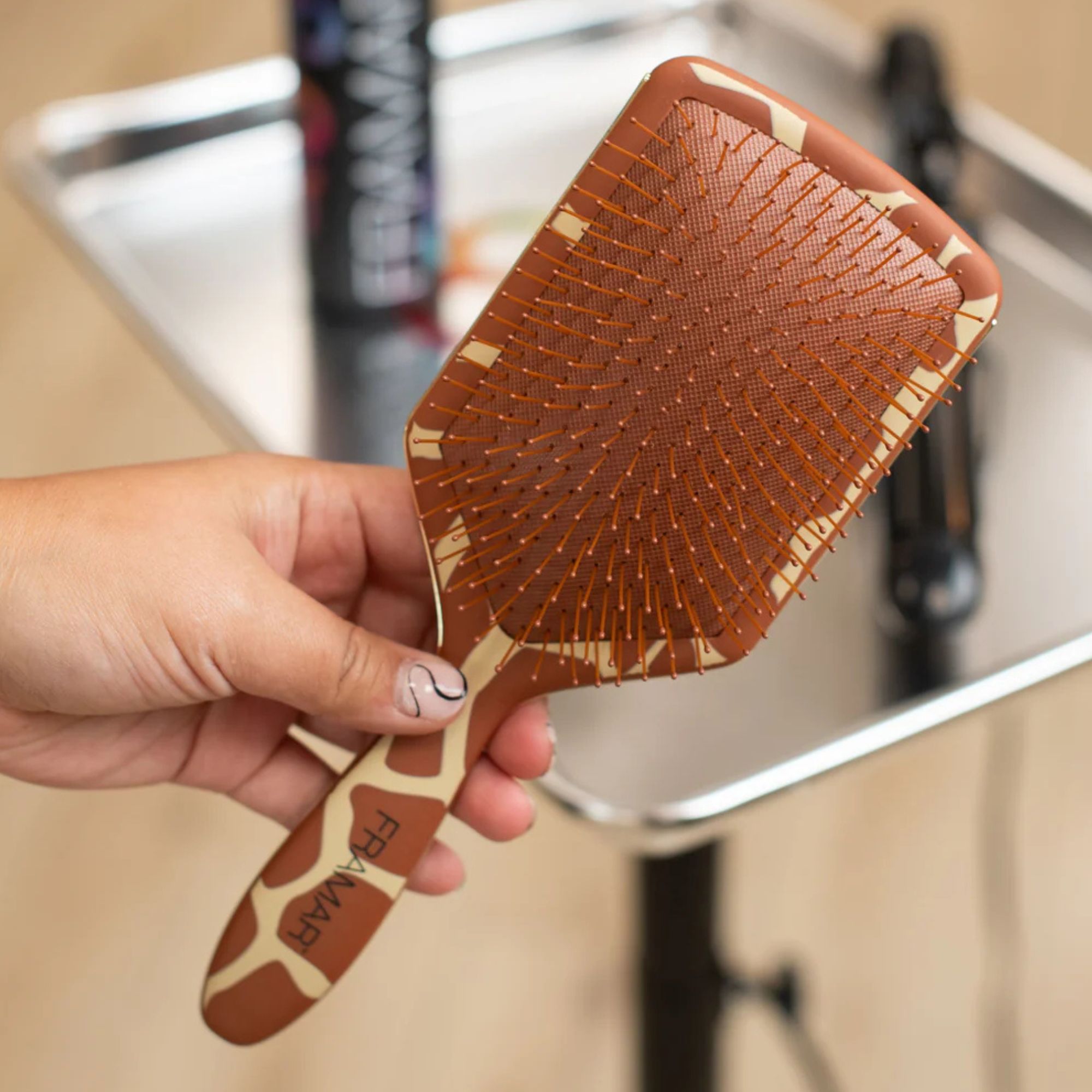 Framar You Bet Giraffe plochý kartáč na vlasy